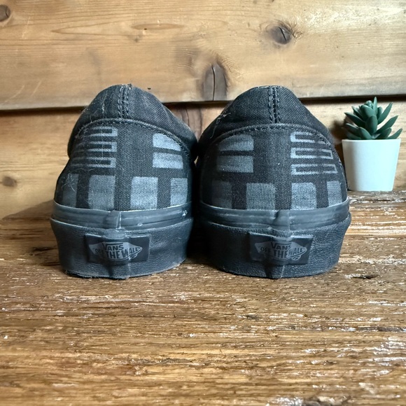 VANS x Star Wars "Darth Vader" Classic Slip-On Sneakers - Picture 5 of 8